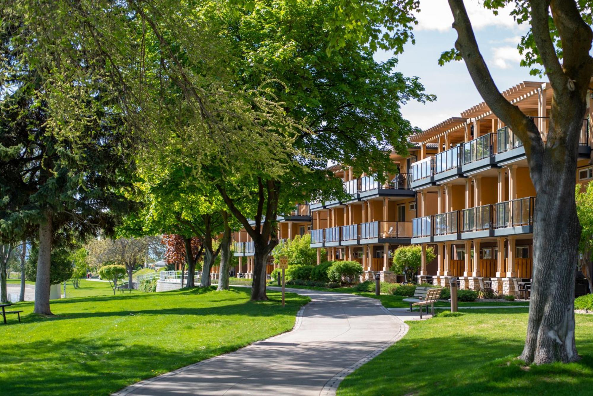 Watermark Beach Resort Osoyoos Exterior foto